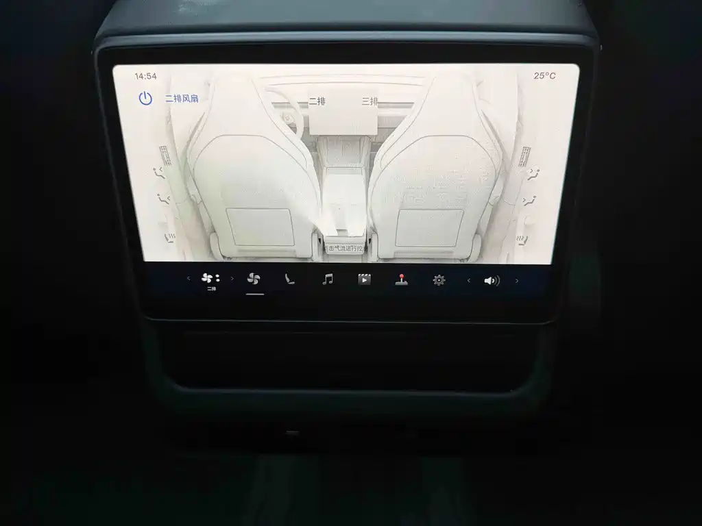 Tesla Model Y L — фото 10