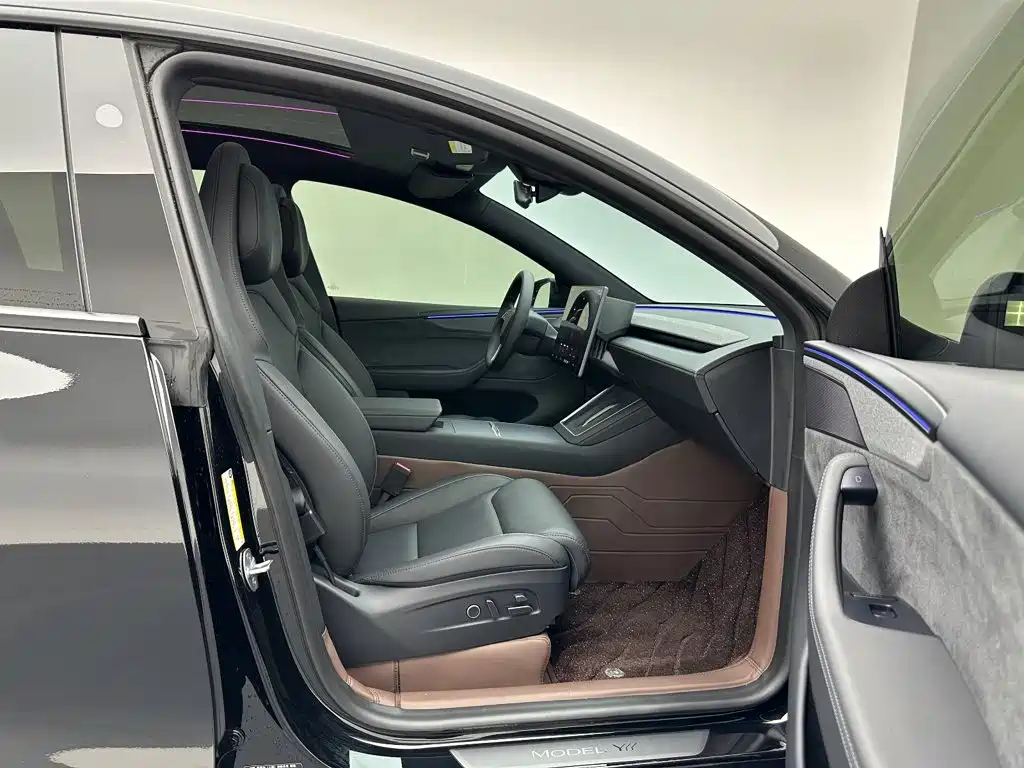 Tesla Model Y L — фото 21