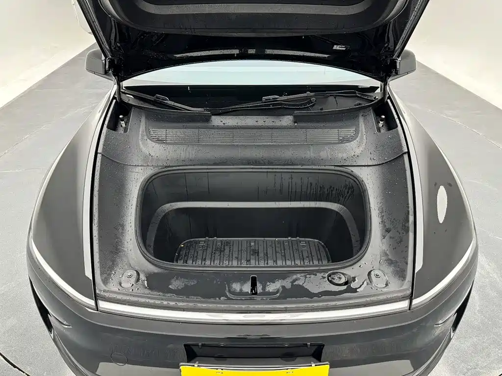 Tesla Model Y L — фото 22