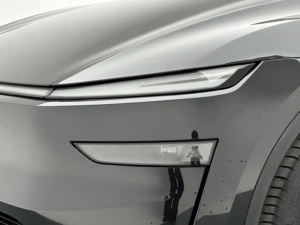 Tesla Model Y L — фото 23