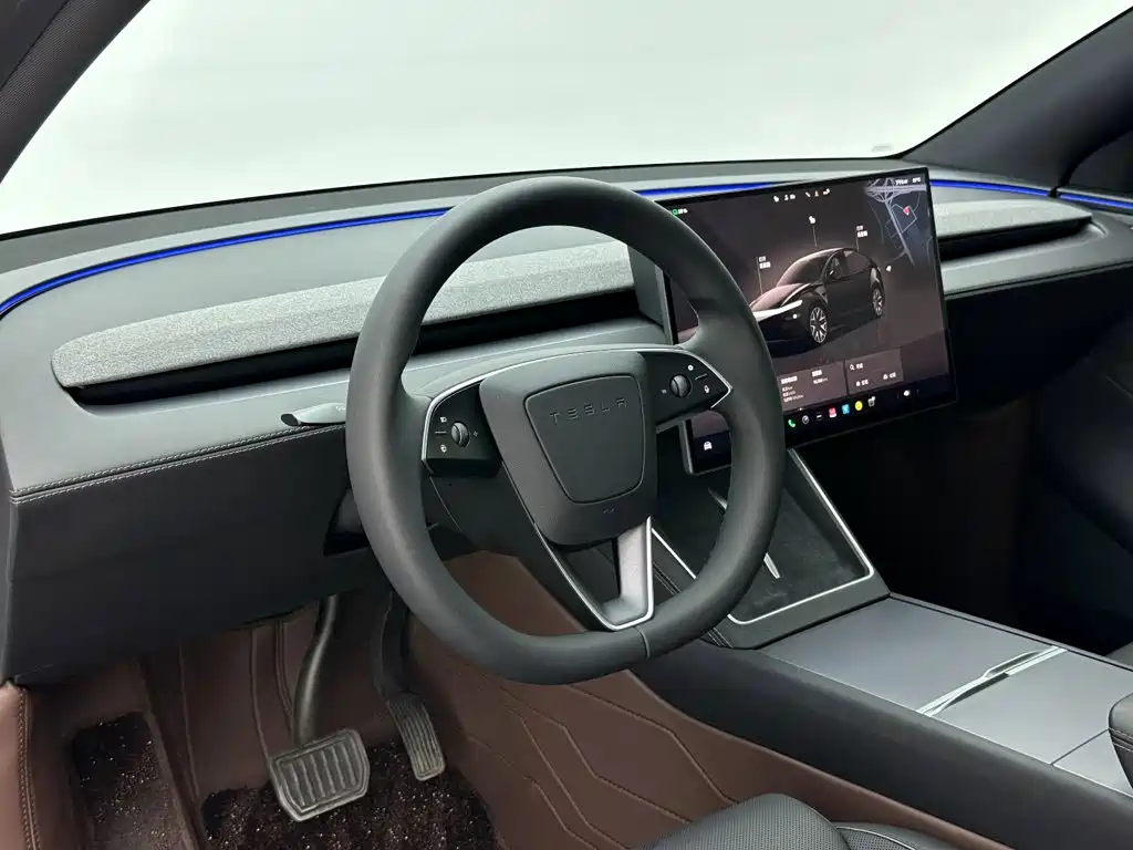 Tesla Model Y L — фото 10