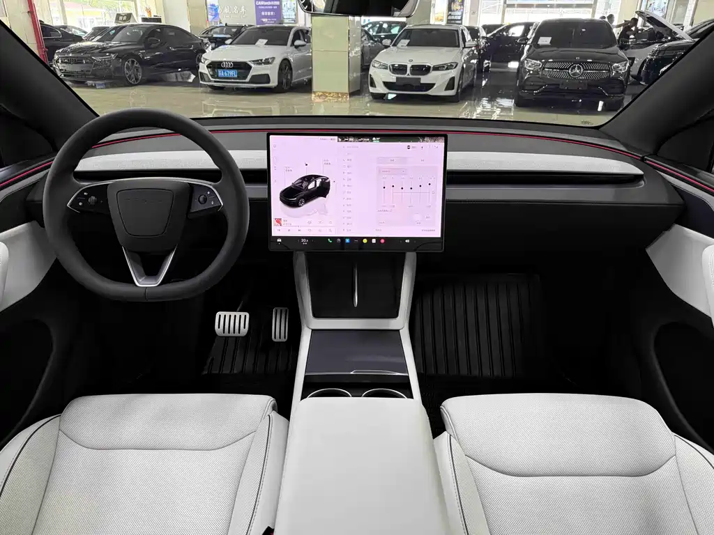 Tesla Model Y L — фото 10