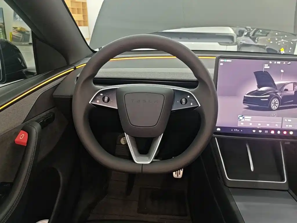 Tesla Model Y L — фото 11