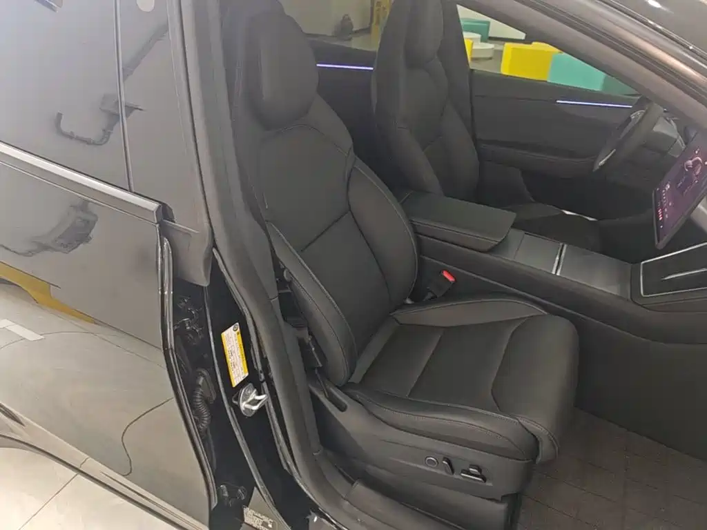 Tesla Model Y L — фото 25