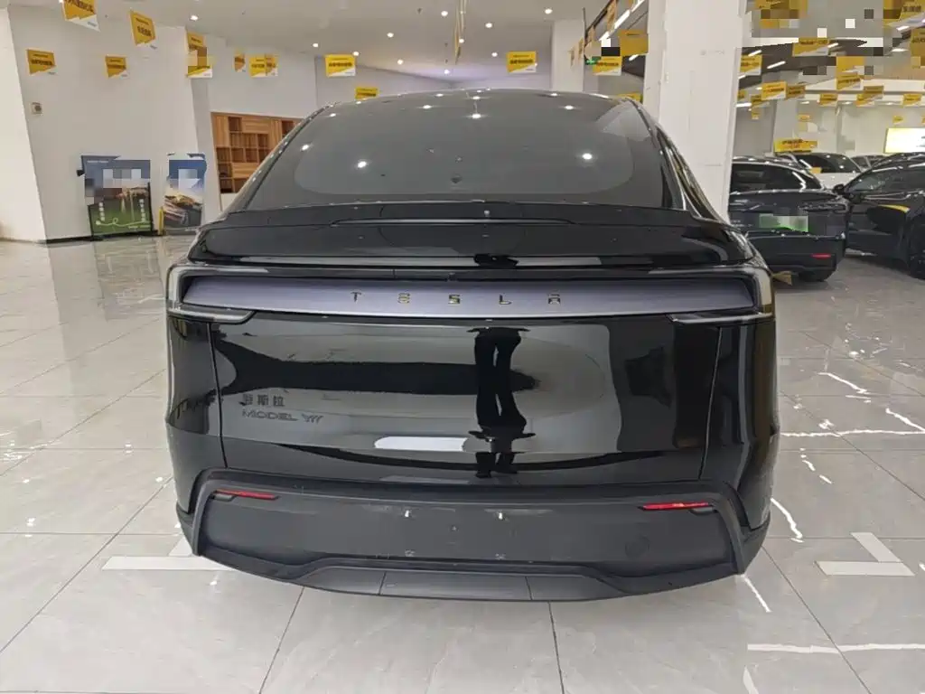 Tesla Model Y L — фото 6