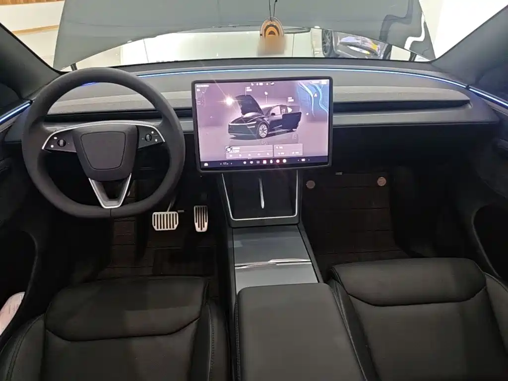 Tesla Model Y L — фото 10
