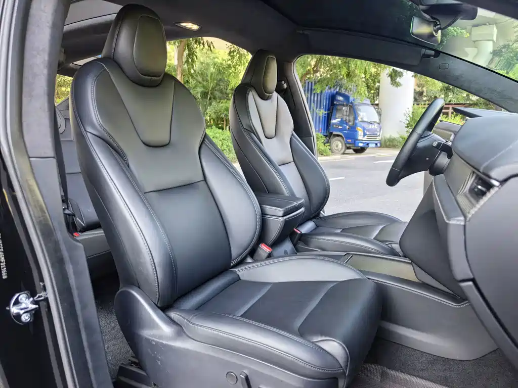 Tesla Model X — фото 7