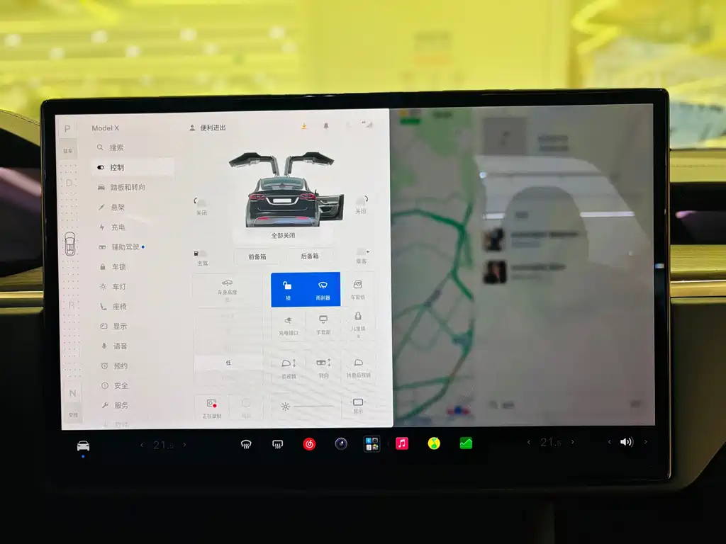 Tesla Model X — фото 10