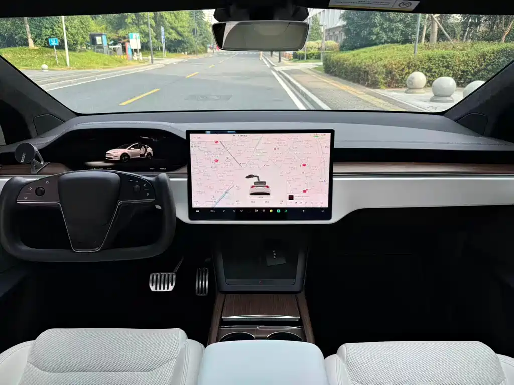 Tesla Model X — фото 3