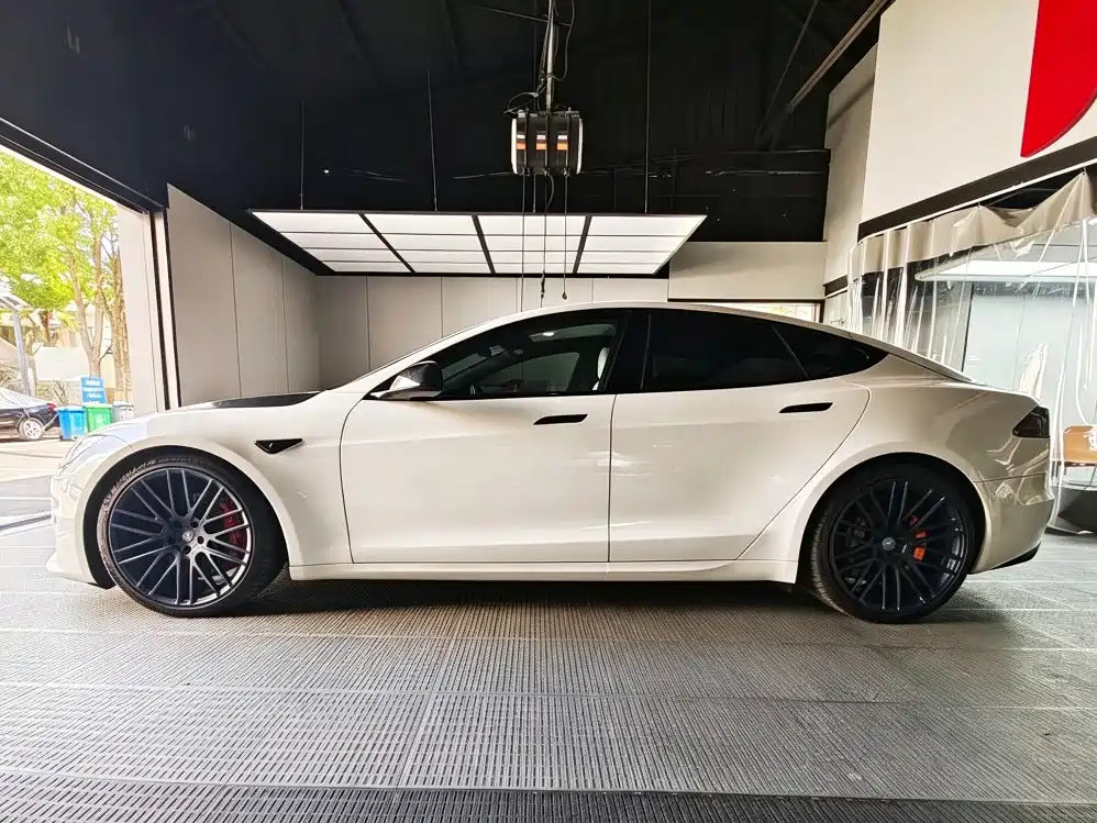 Tesla Model S — фото 5
