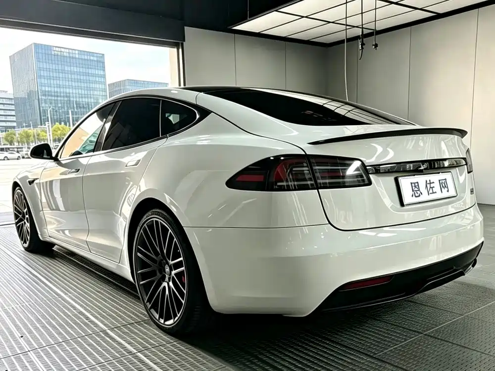 Tesla Model S — фото 7