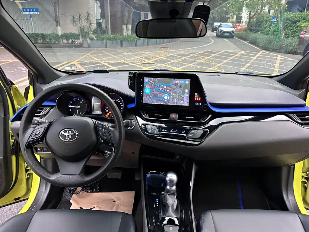 Toyota C-HR — фото 8