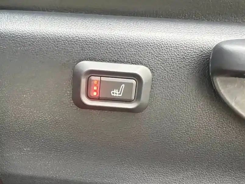 Toyota Yaris L — фото 14