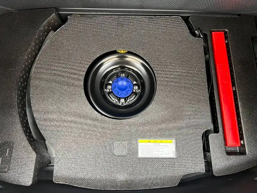 Toyota Yaris L — фото 9