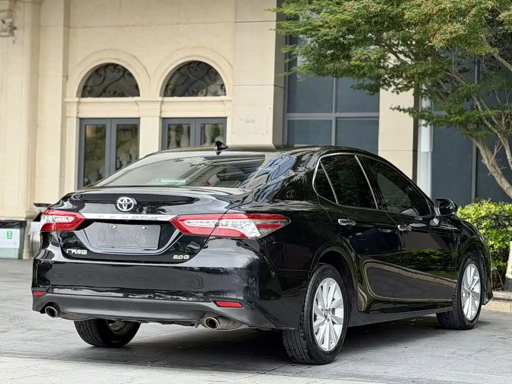 Toyota Camry — фото 8