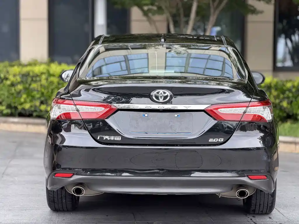 Toyota Camry — фото 10