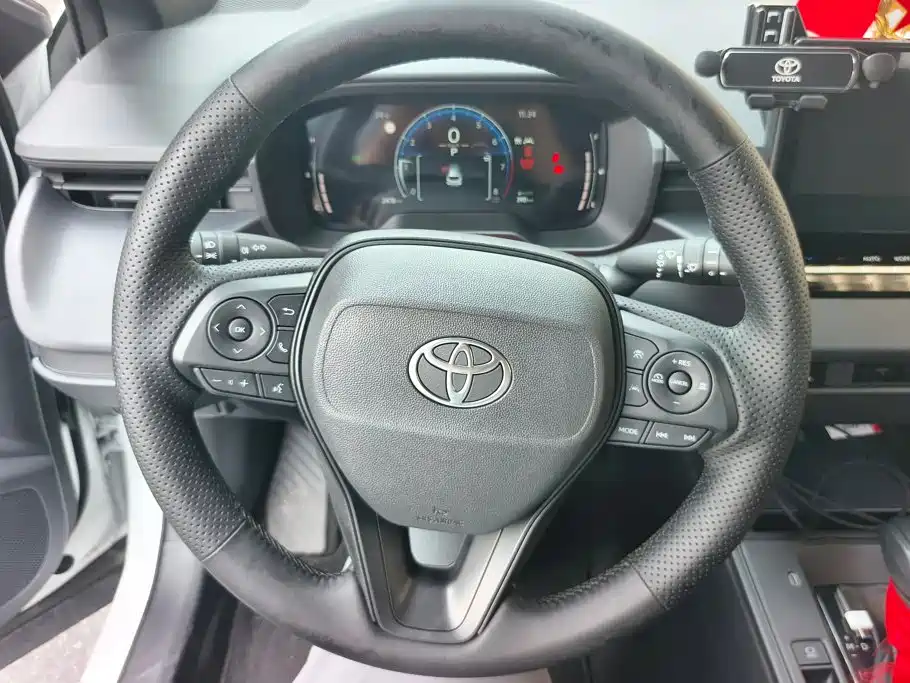 Toyota Corolla Cross — фото 15