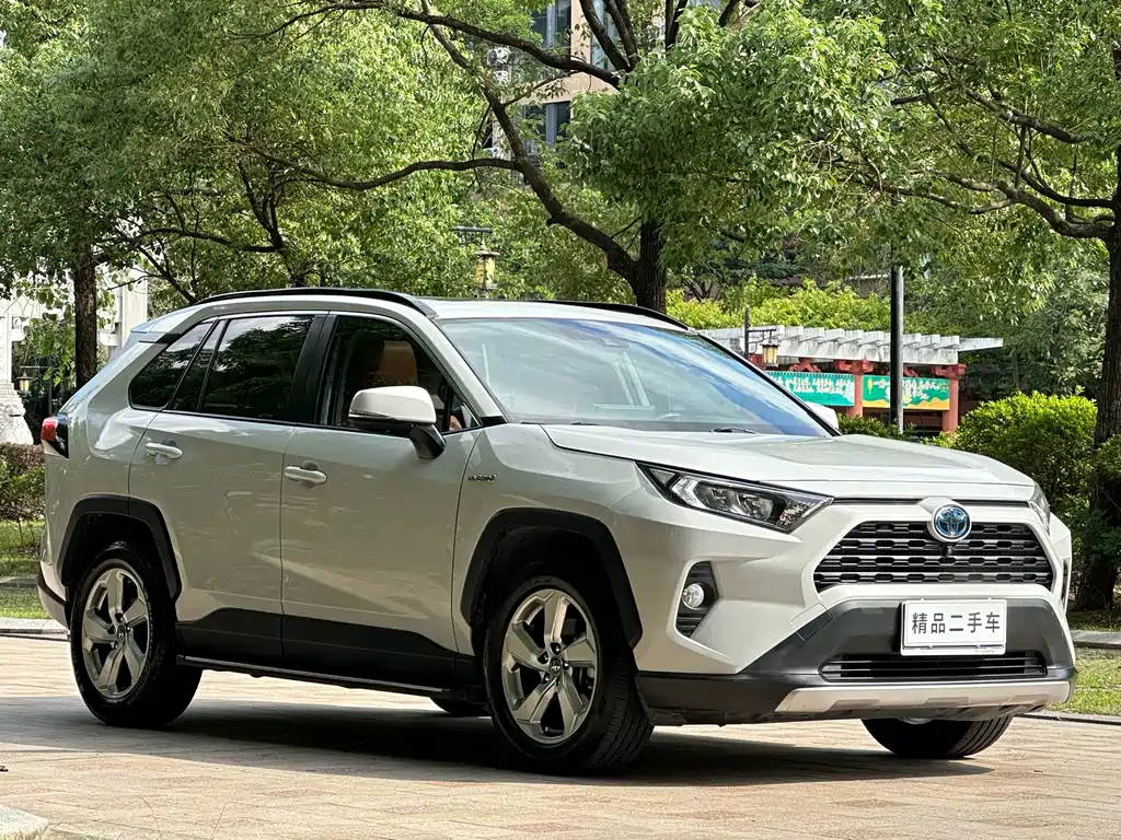 Toyota RAV4 — фото 3