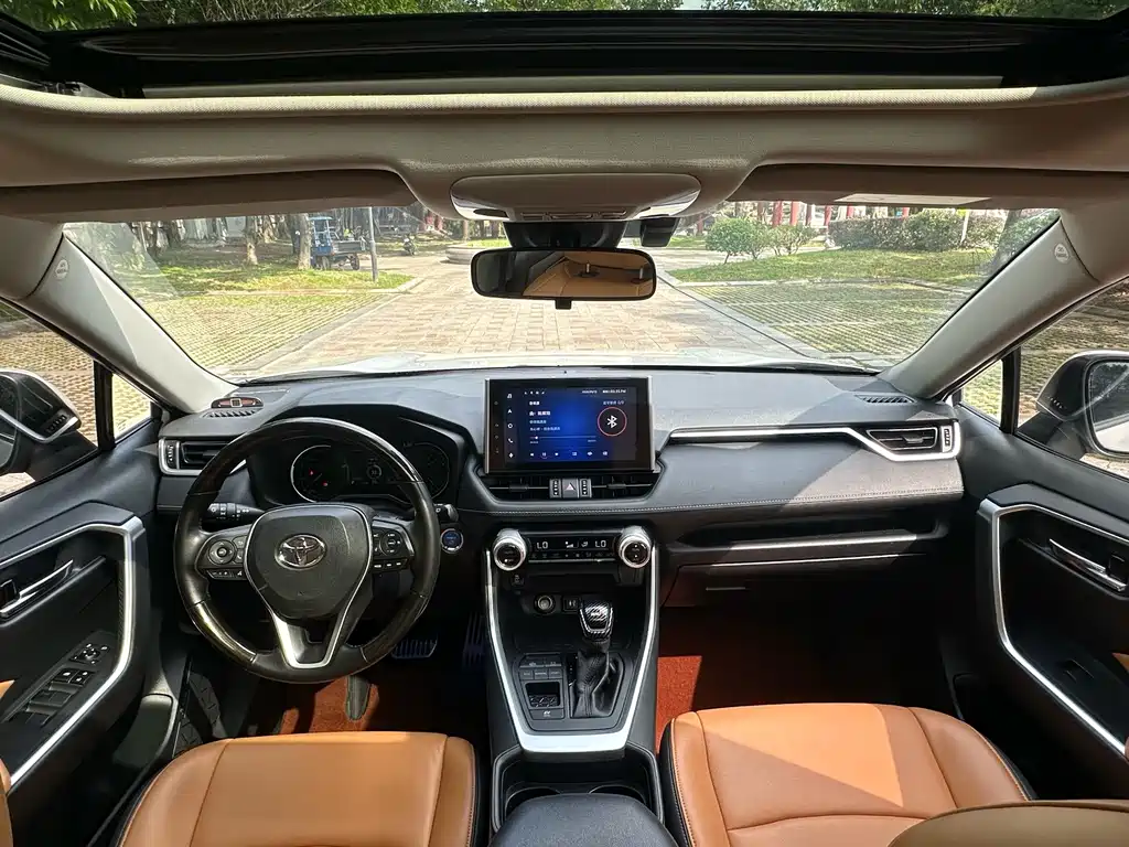 Toyota RAV4 — фото 6