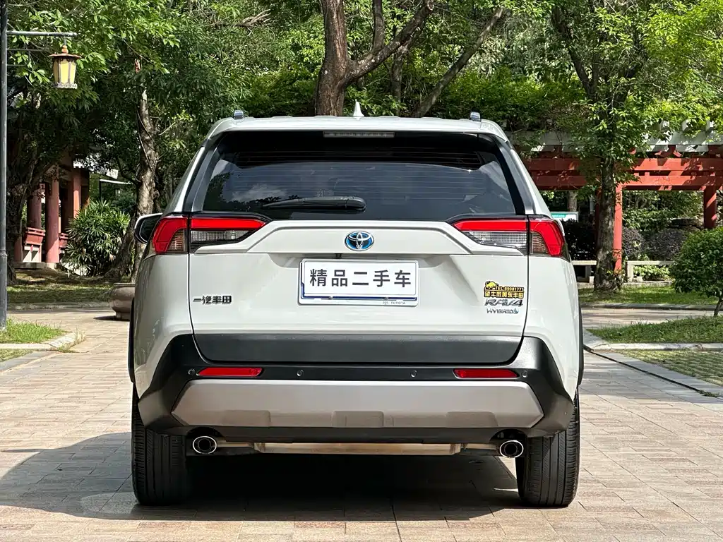 Toyota RAV4 — фото 8