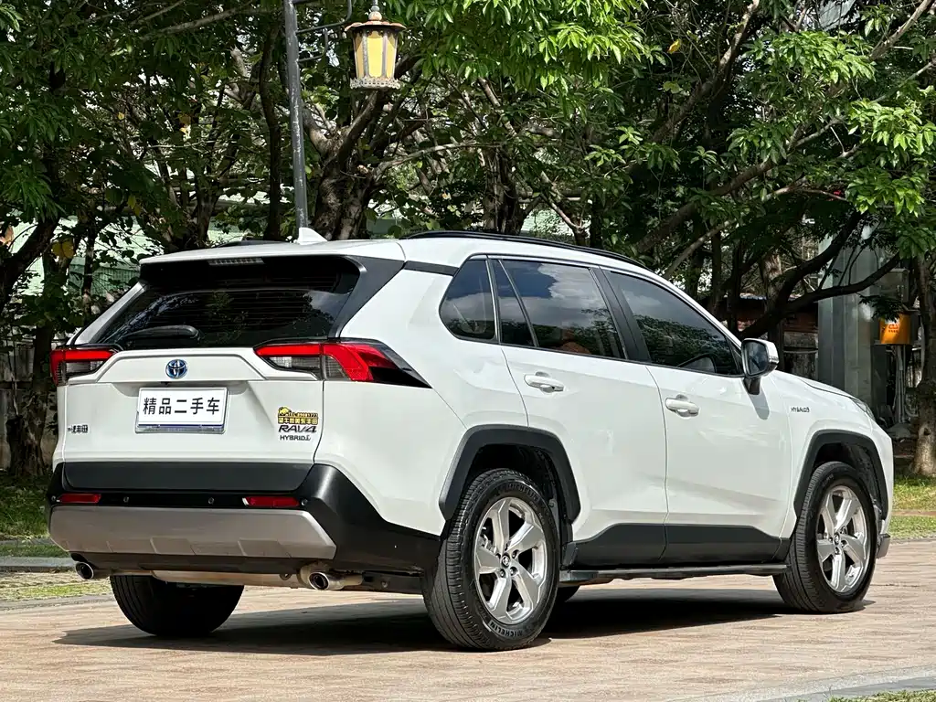Toyota RAV4 — фото 9