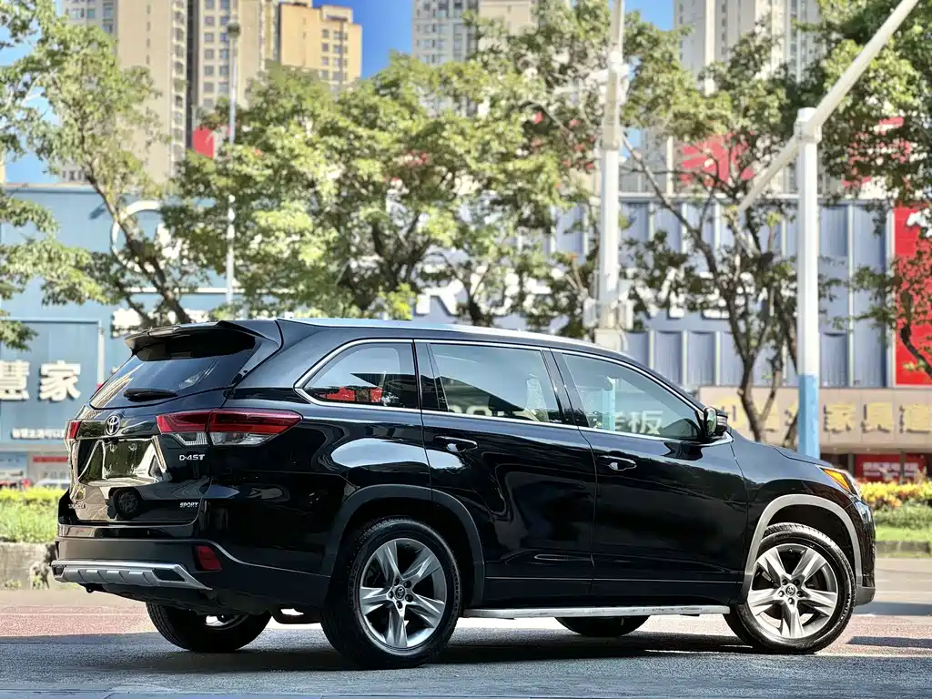 Toyota Highlander — фото 18