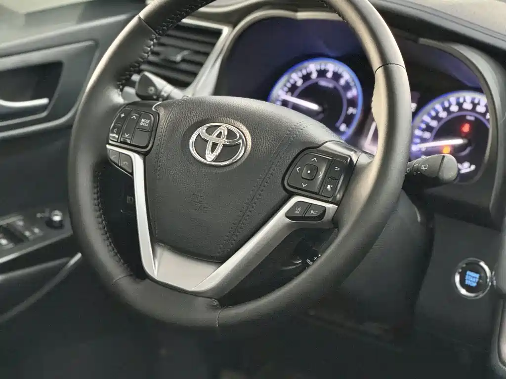 Toyota Highlander — фото 5
