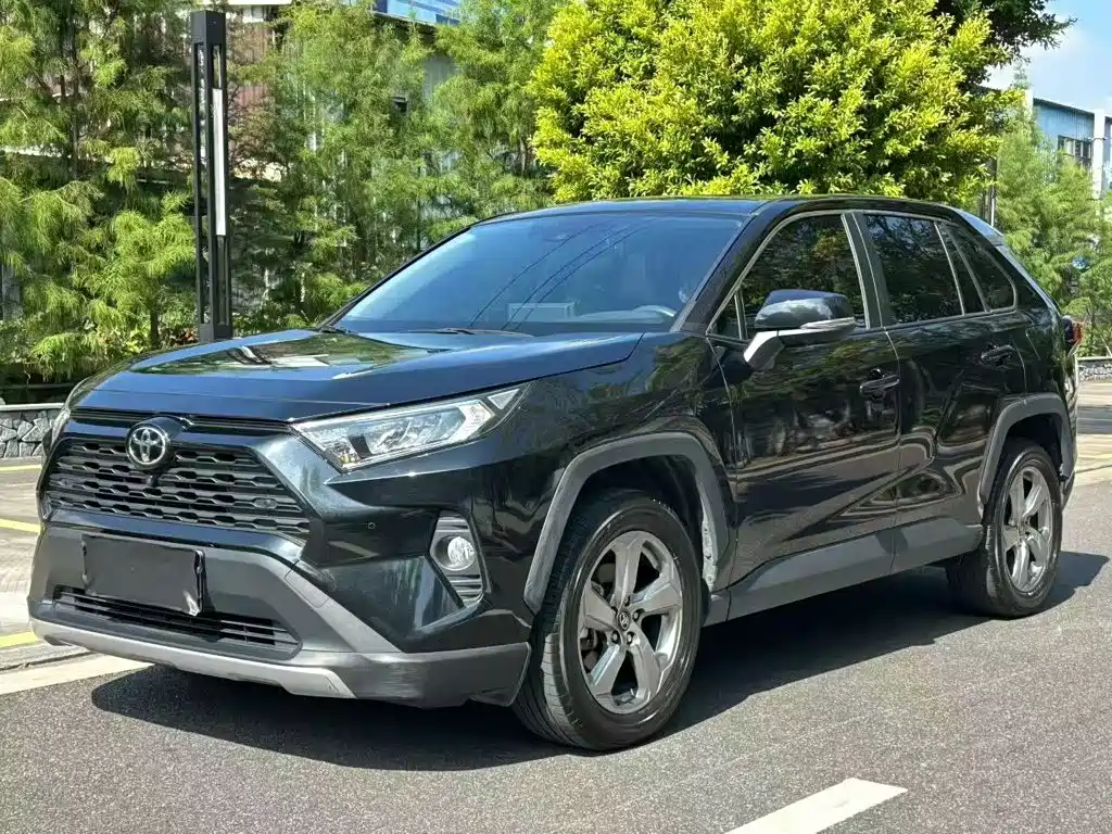 Toyota RAV4 — фото 2