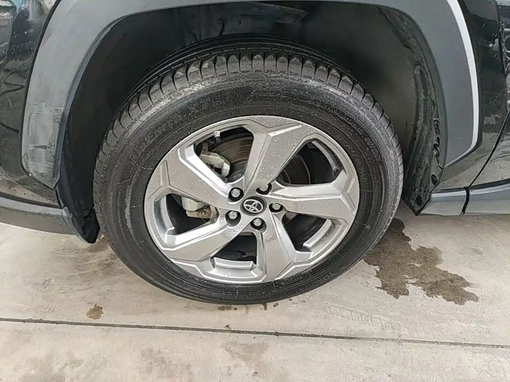 Toyota RAV4 — фото 23