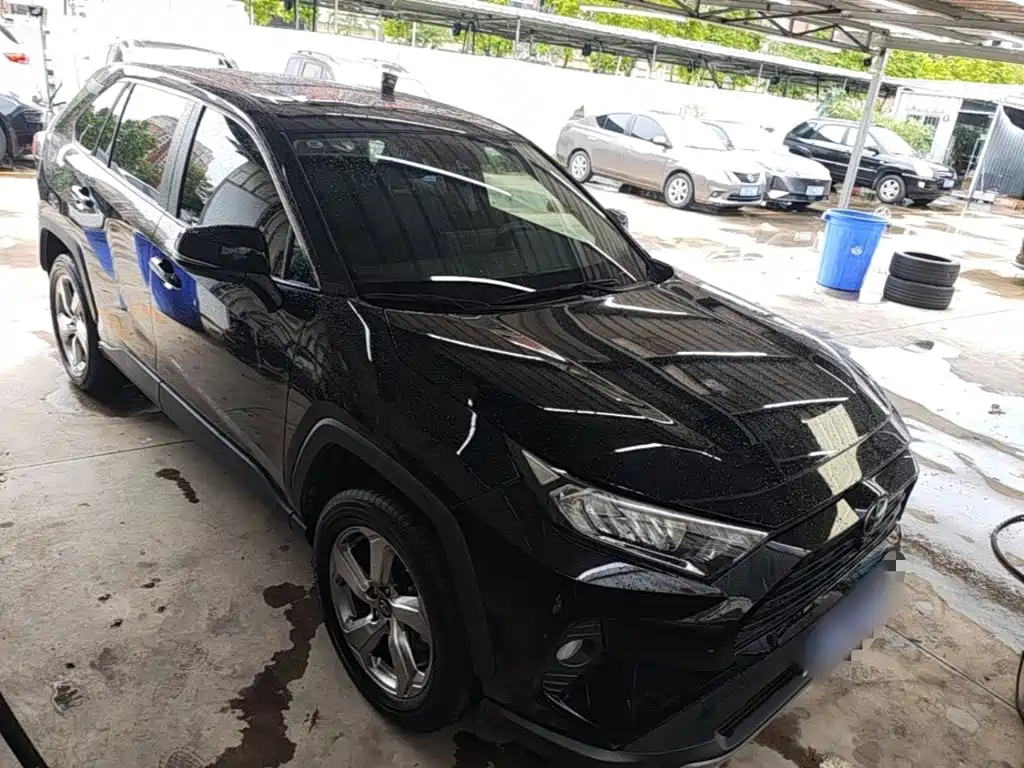 Toyota RAV4 — фото 4