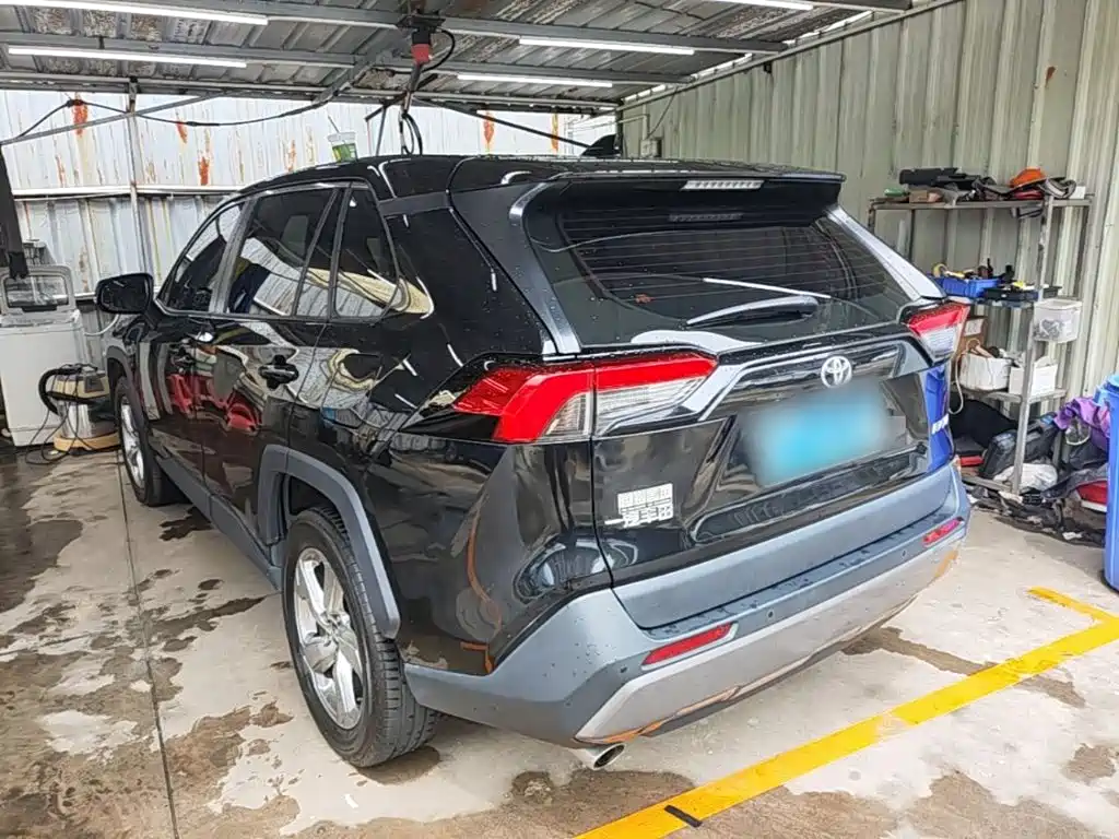 Toyota RAV4 — фото 5