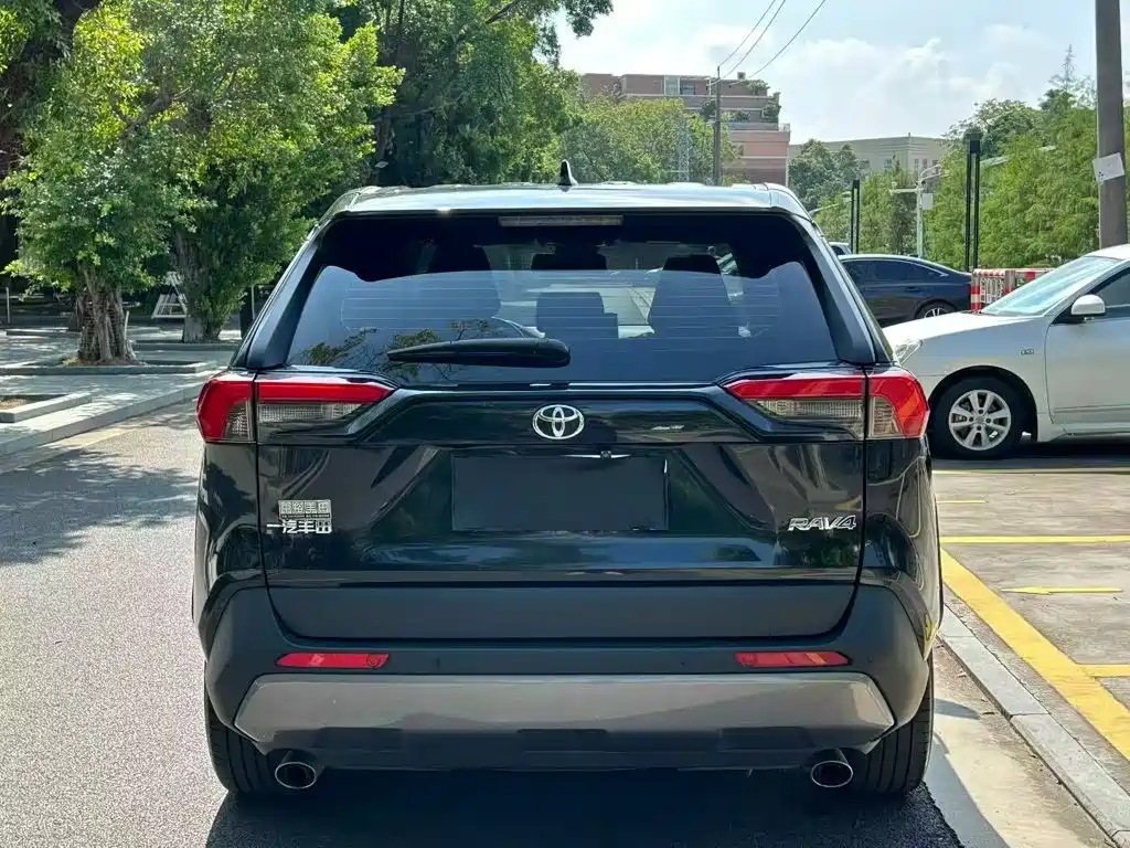 Toyota RAV4 — фото 6
