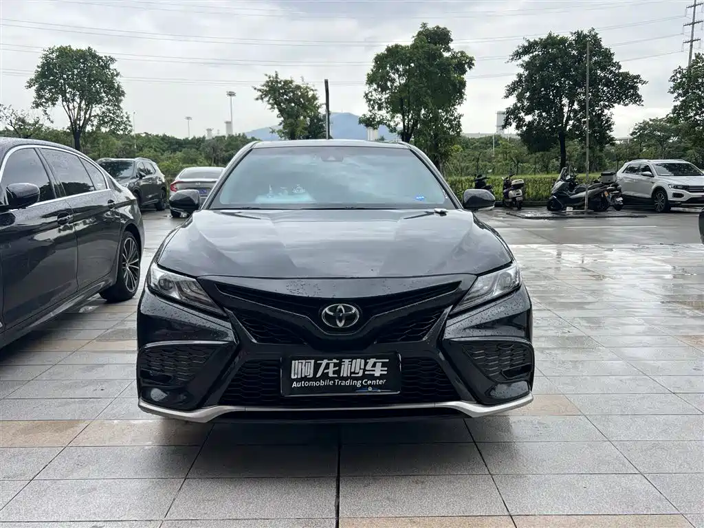 Toyota Camry — фото 2