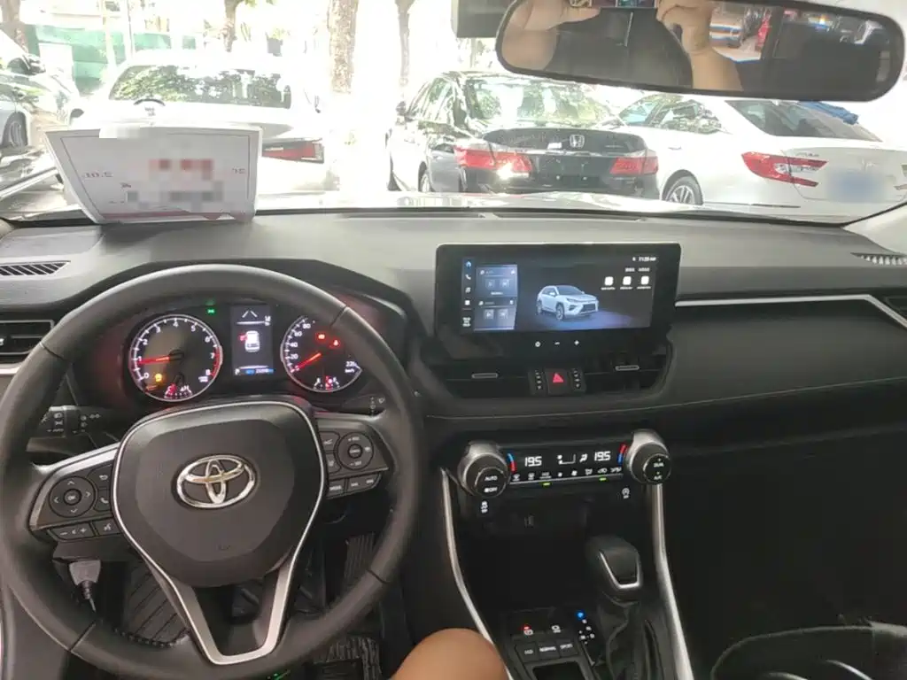 Toyota Wildlander — фото 10
