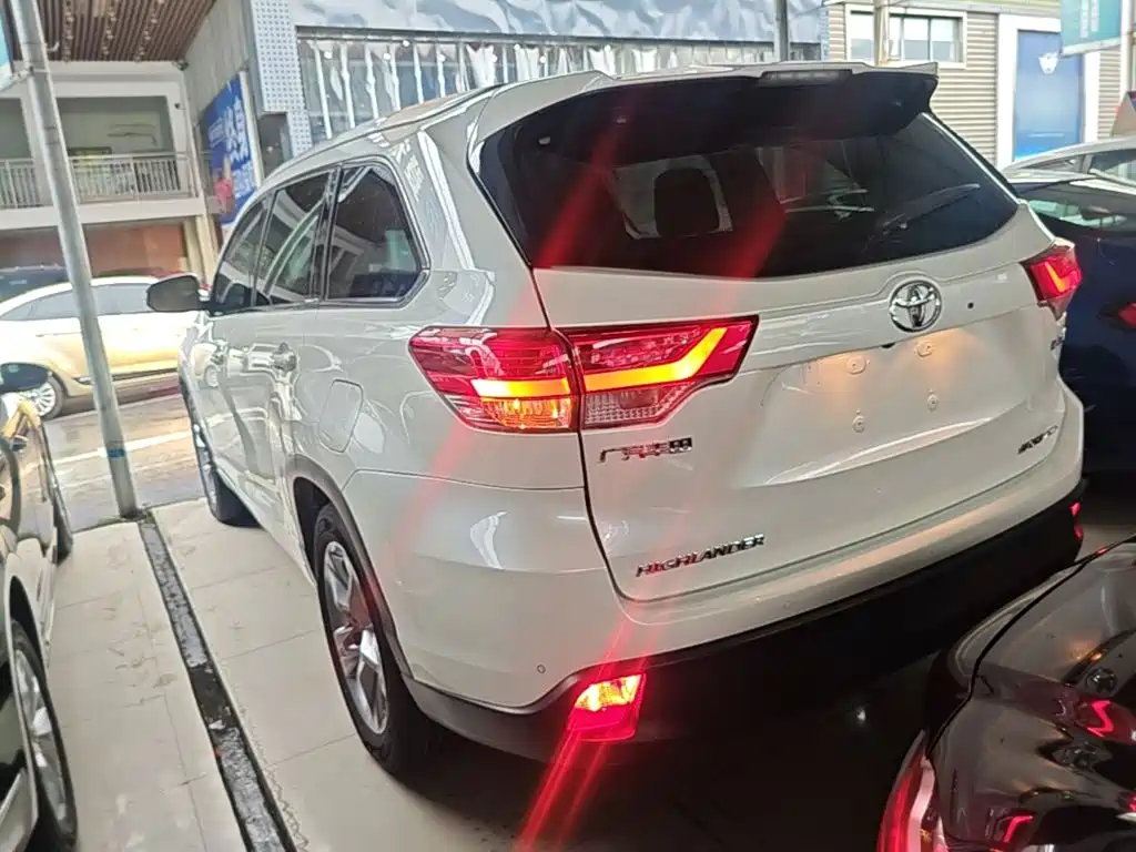 Toyota Highlander — фото 5
