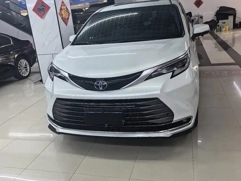Toyota Sienna — фото 2