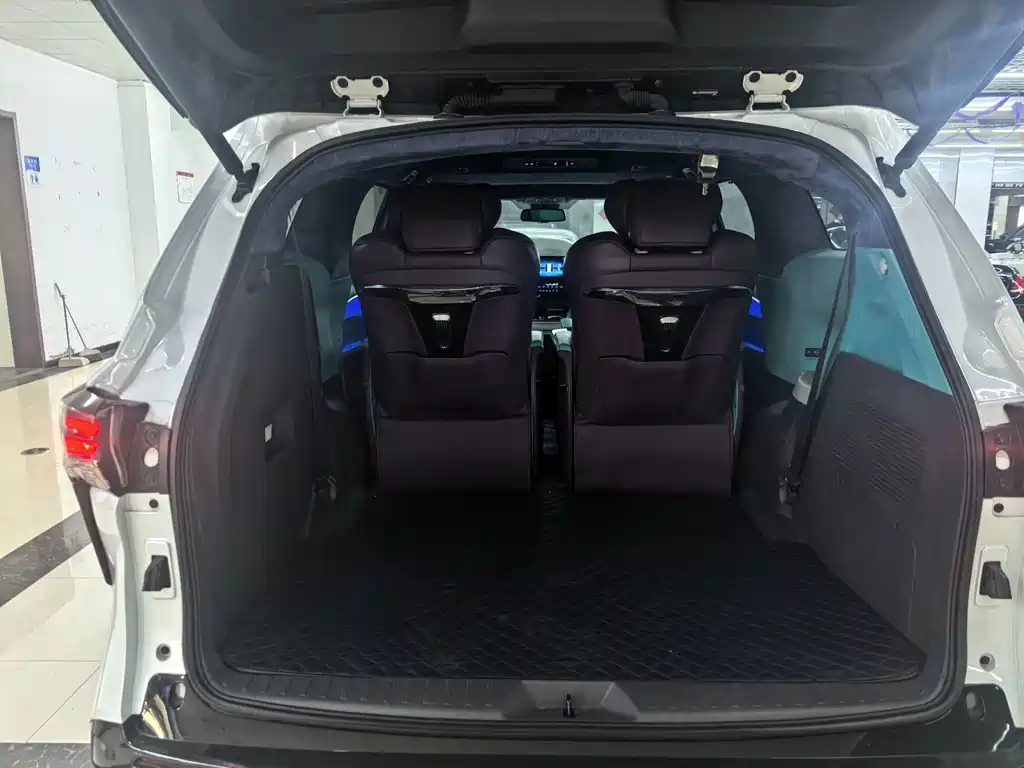 Toyota Sienna — фото 7