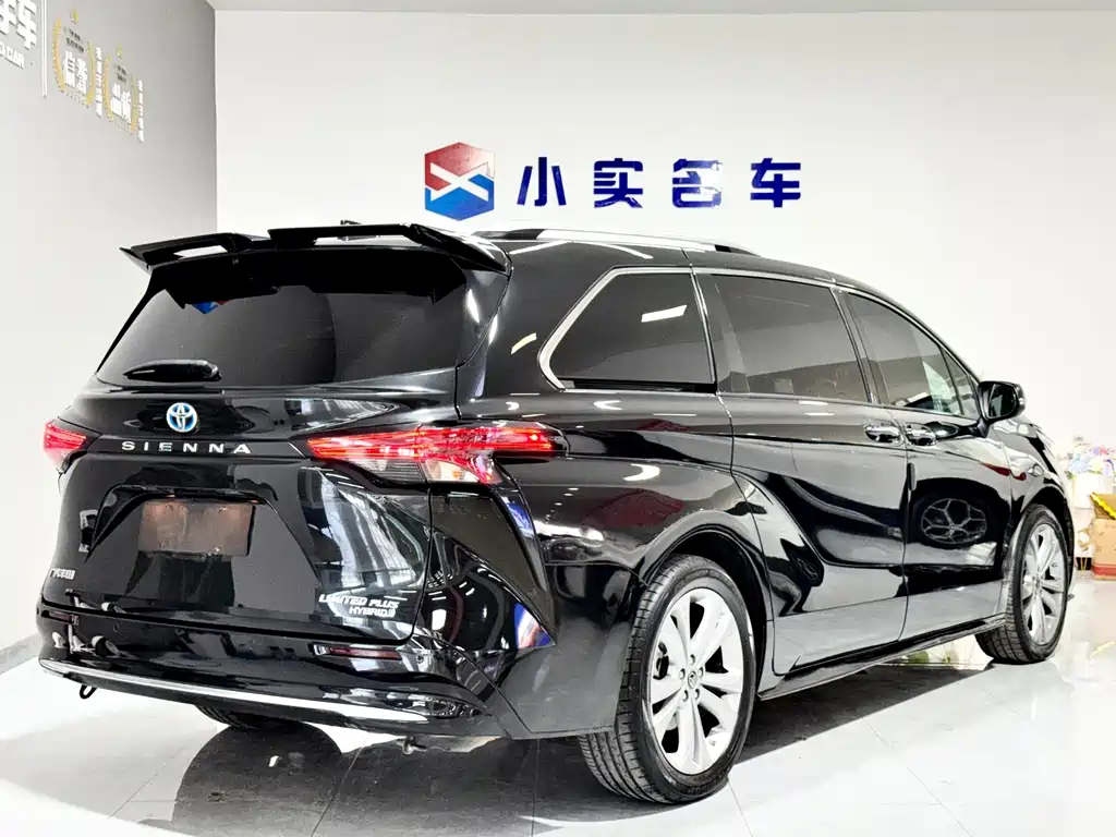 Toyota Sienna — фото 7
