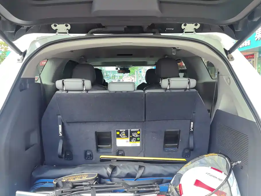 Toyota Granvia — фото 4