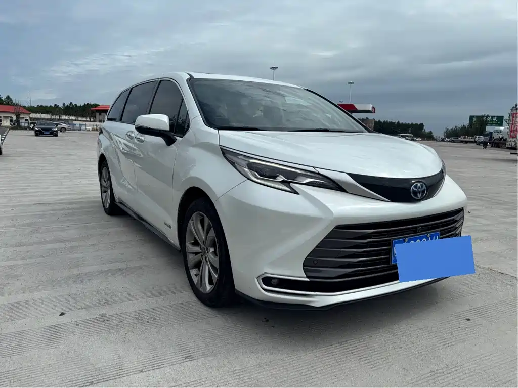 Toyota Sienna — фото 3