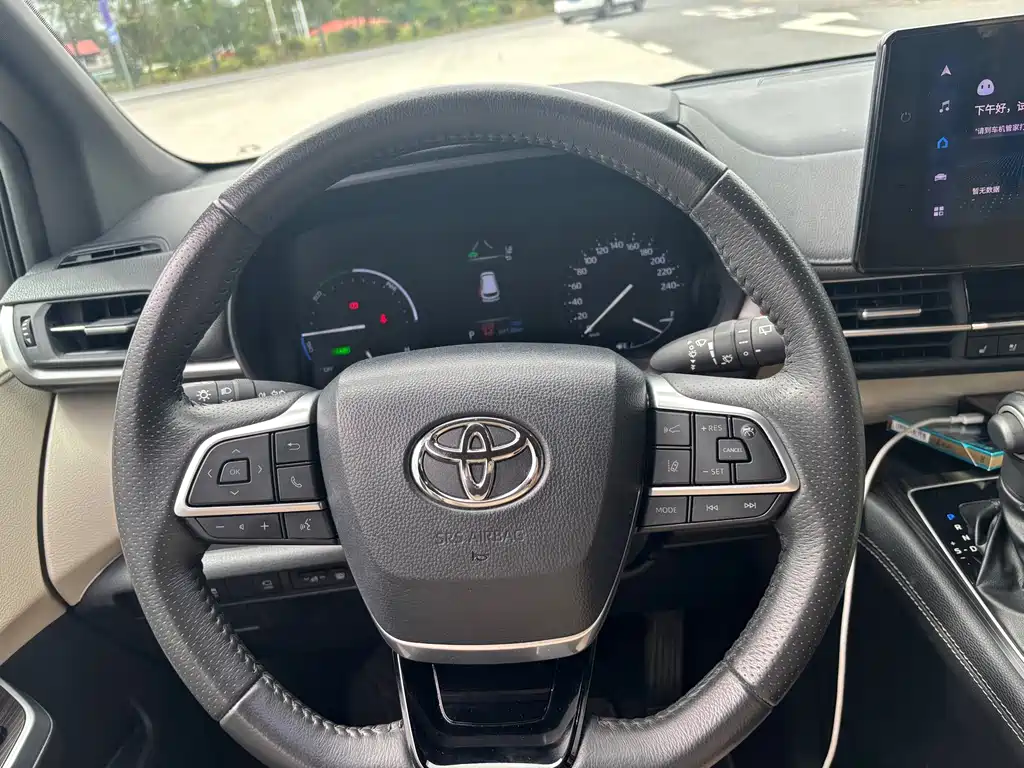 Toyota Sienna — фото 8