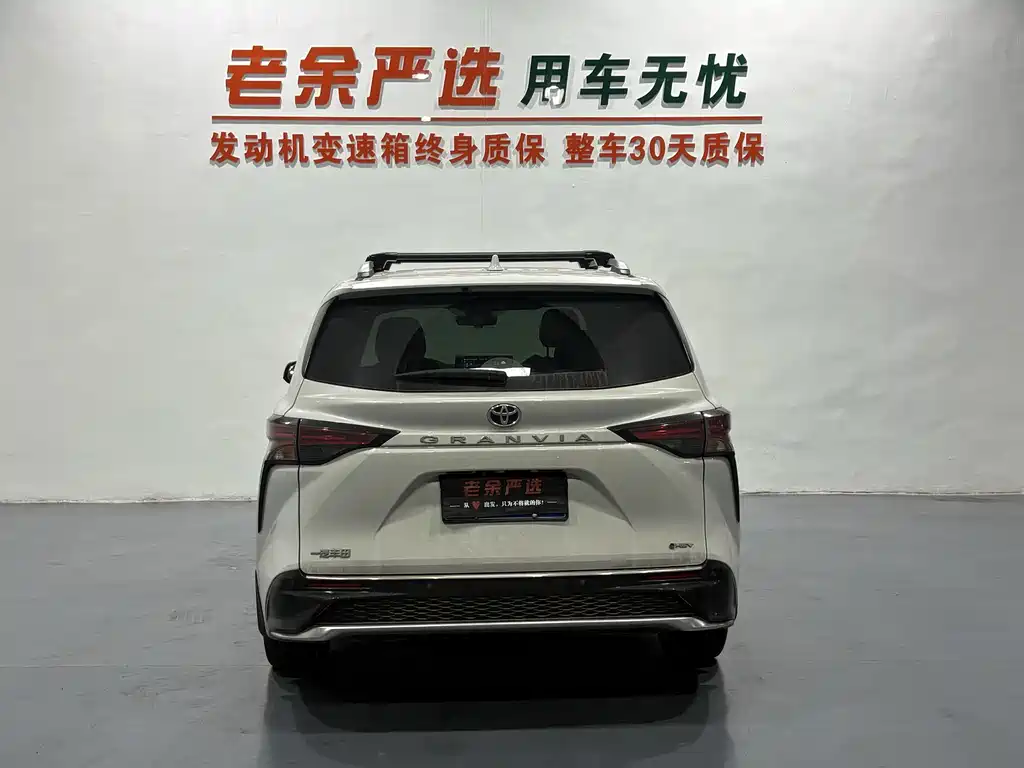 Toyota Granvia — фото 8