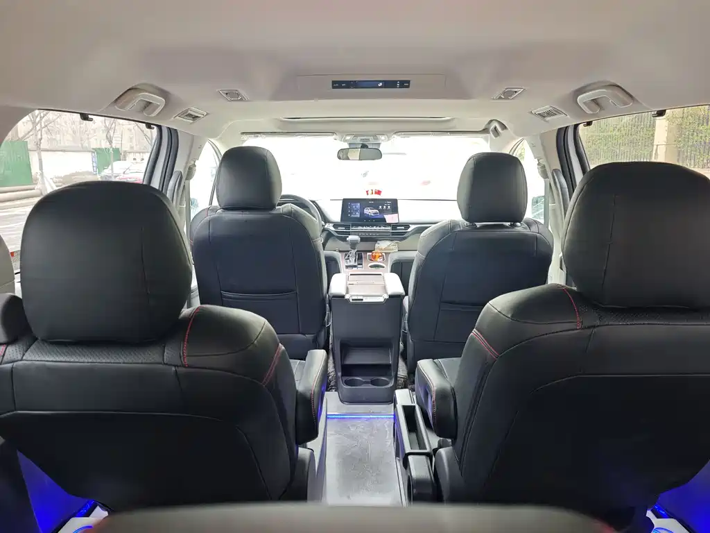 Toyota Sienna — фото 11