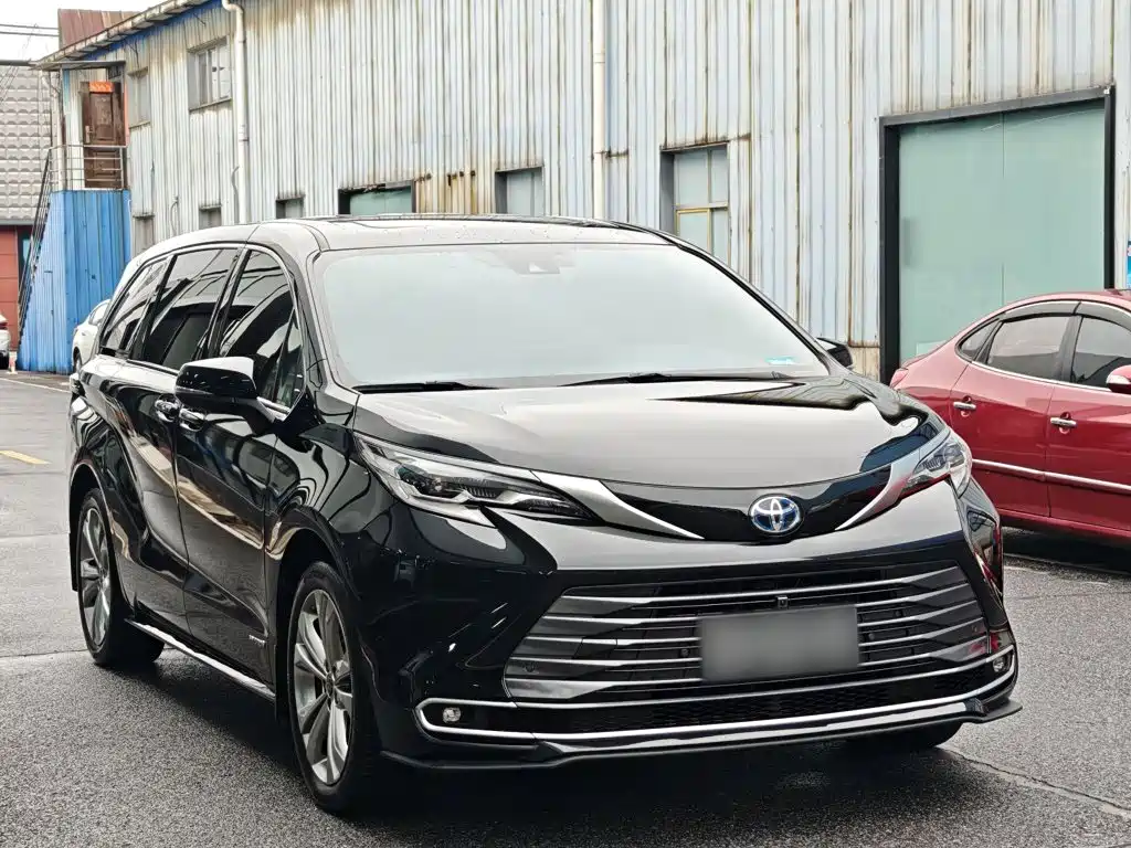 Toyota Sienna — фото 9