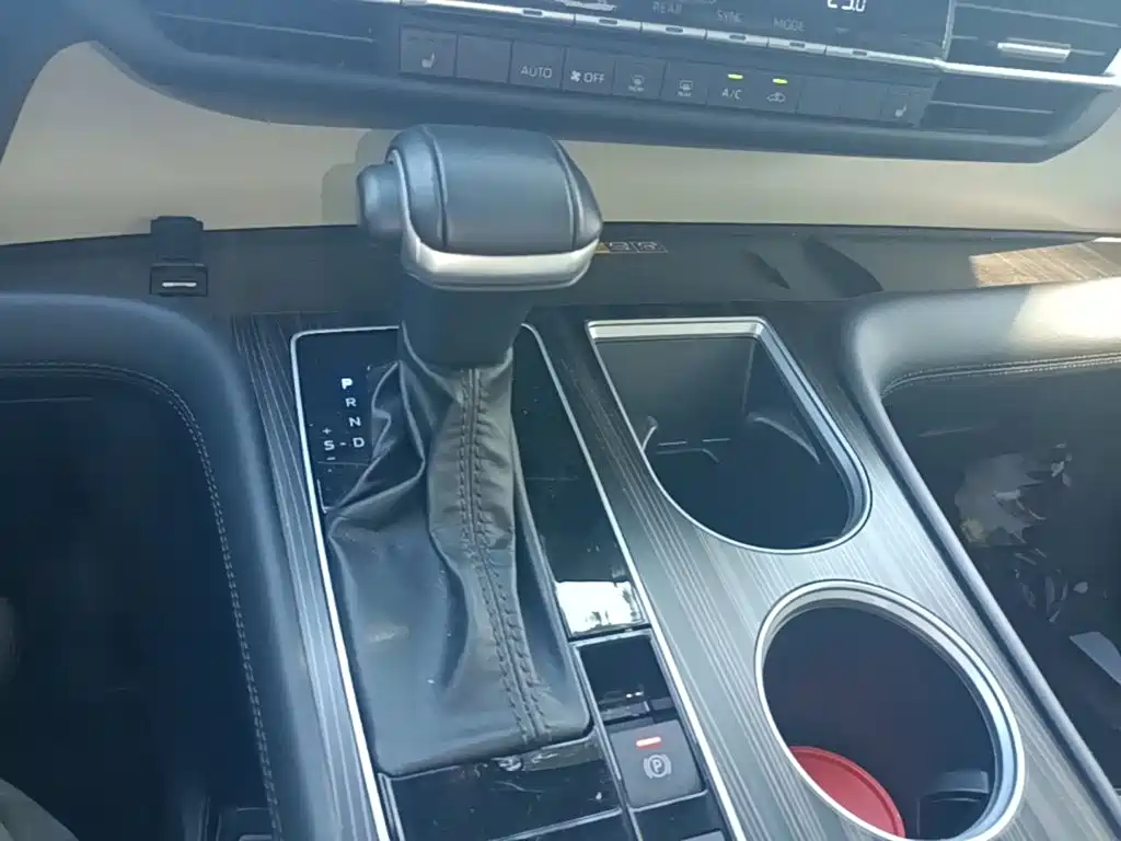 Toyota Granvia — фото 14