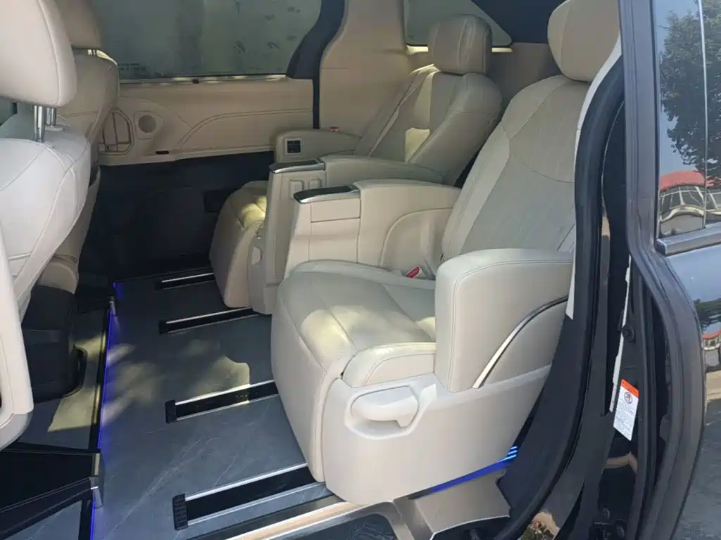 Toyota Granvia — фото 17