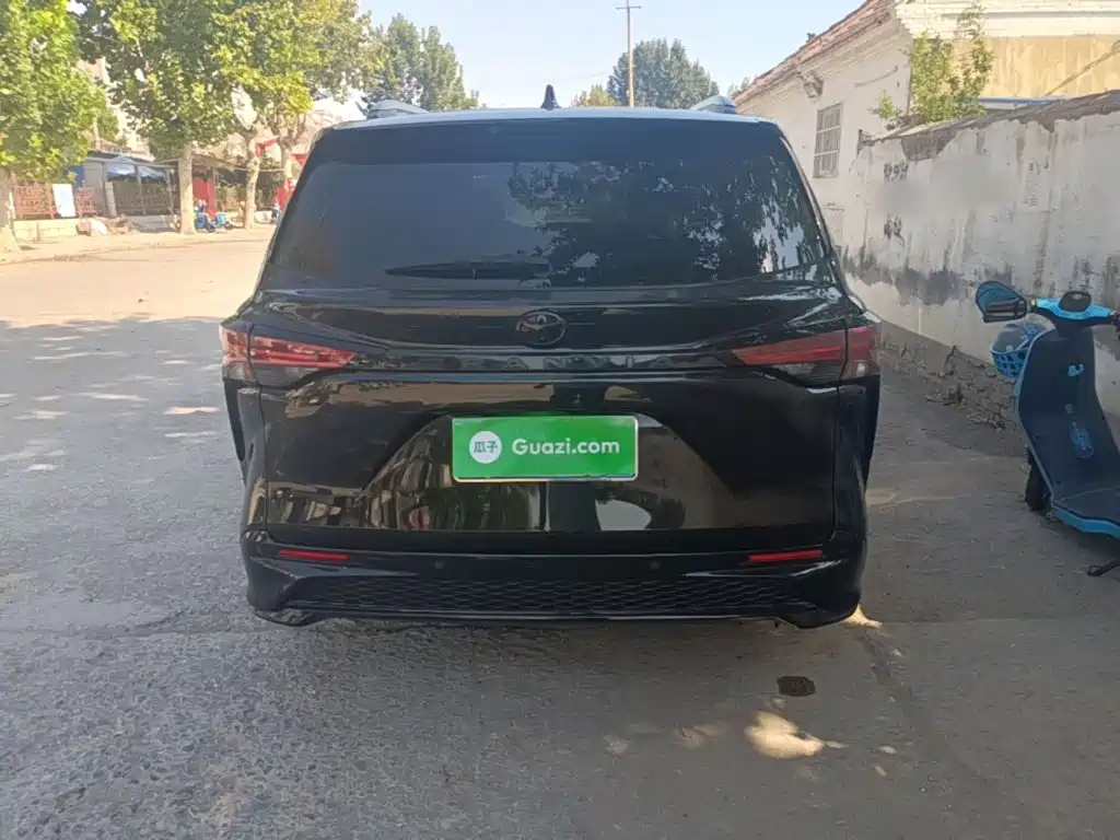Toyota Granvia — фото 6