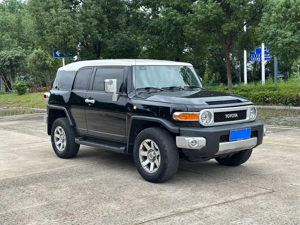 Toyota FJ Cruiser — фото 3