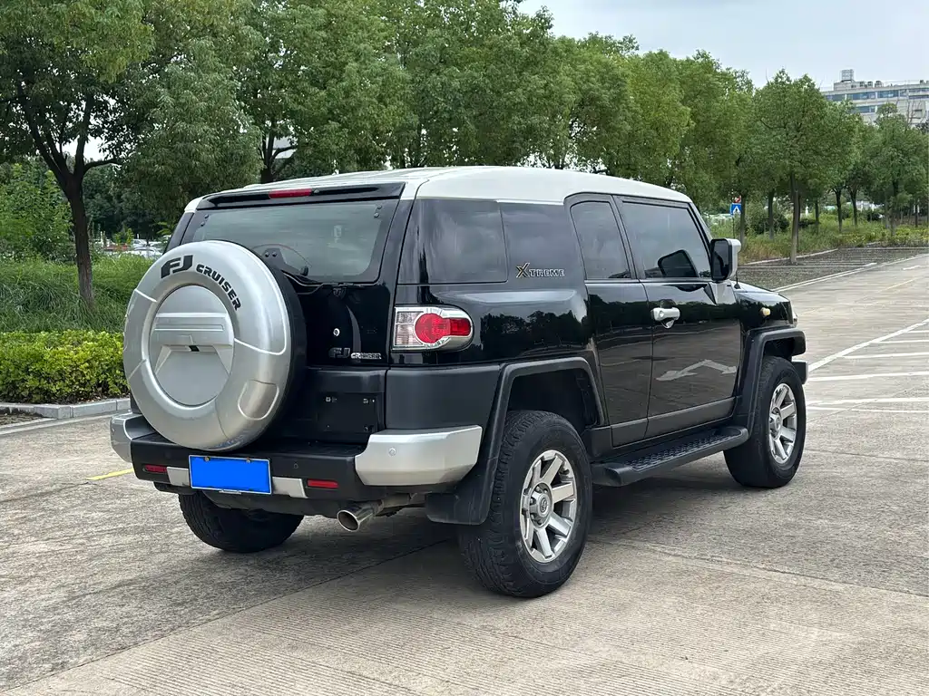 Toyota FJ Cruiser — фото 4