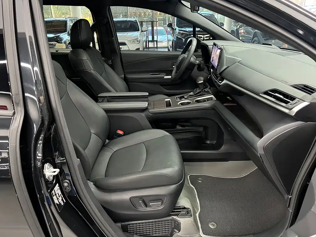 Toyota Granvia — фото 8